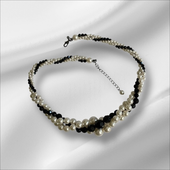 VINTAGE RMN Roman Co Black White Twisted 3-Strand Faux Pearl Necklace 16.5" - Picture 2 of 5